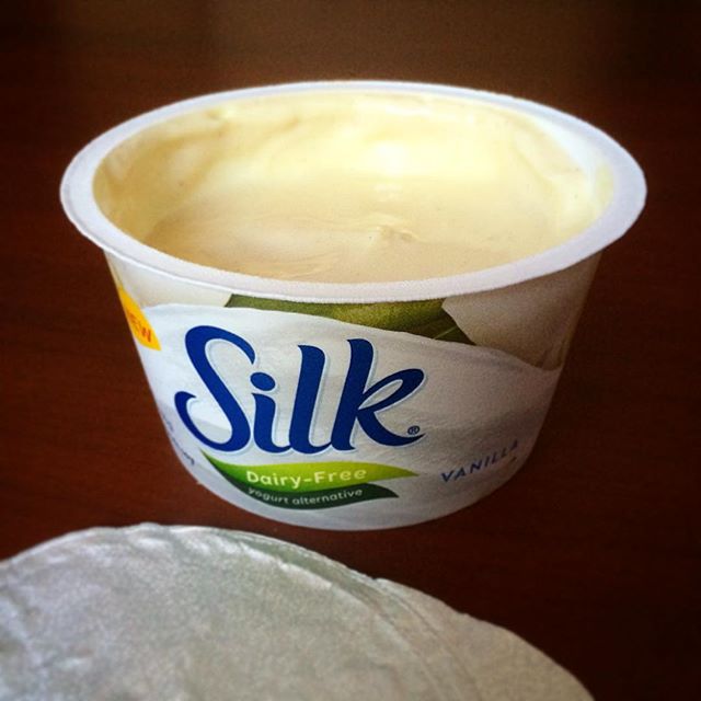 Just when I thought vegan yogurt couldn't get better, @lovemysilk drops the vanilla bomb! #bestbreakfast #lickthelid